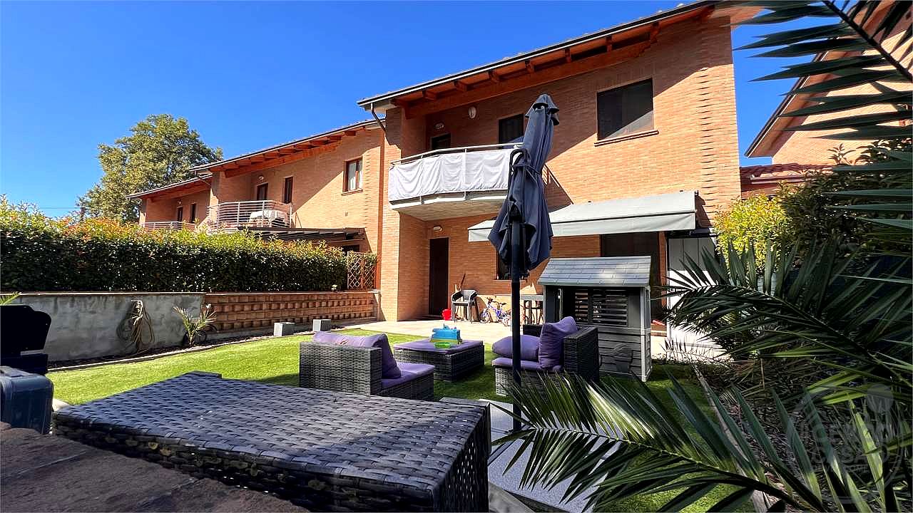 Mantignana – Trilocale con ingresso indipendente e doppio giardino