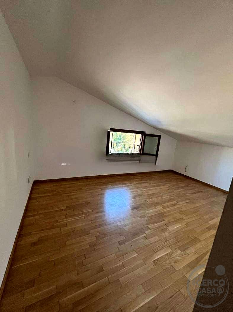 Cenerente, appartamento su due livelli con ingresso semi-indipendente