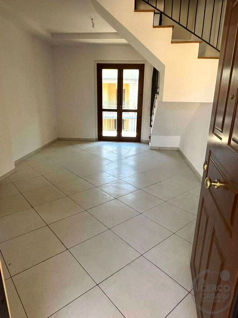 Cenerente, appartamento su due livelli con ingresso semi-indipendente