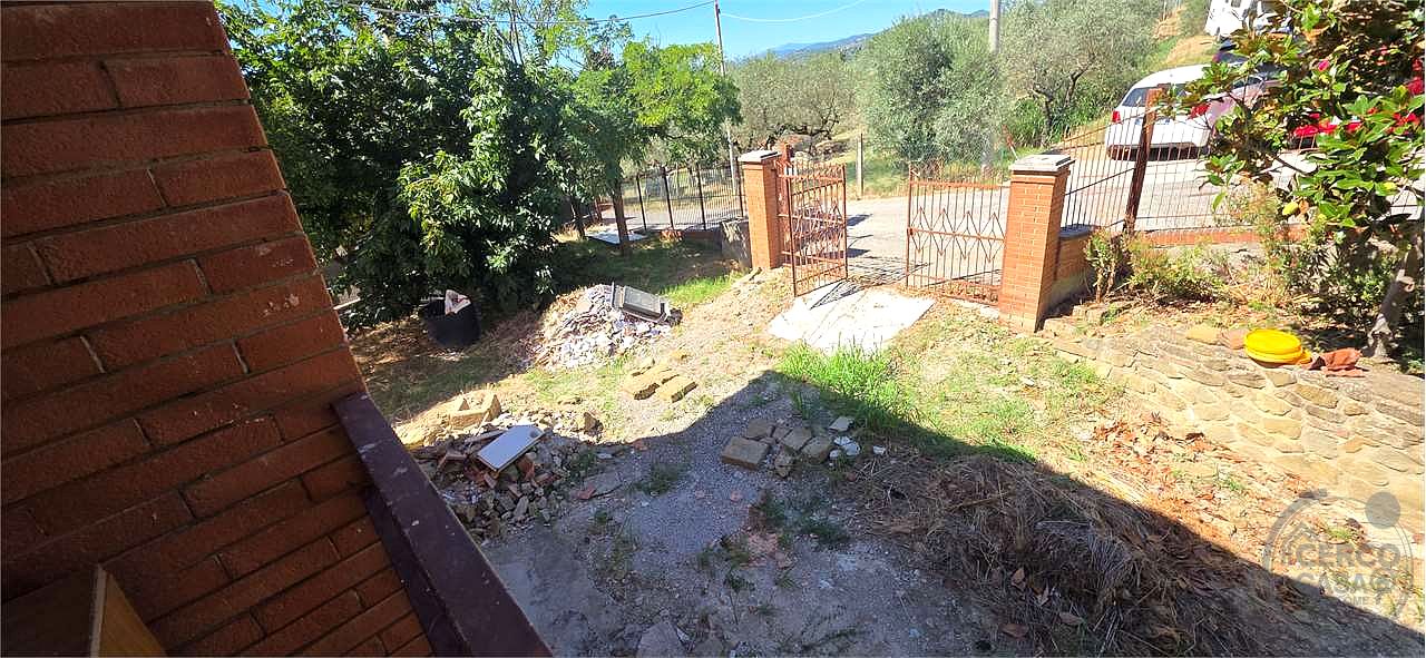 CASA SINGOLA FONTIGNANO - PERUGIA DA RISTRUTTURARE