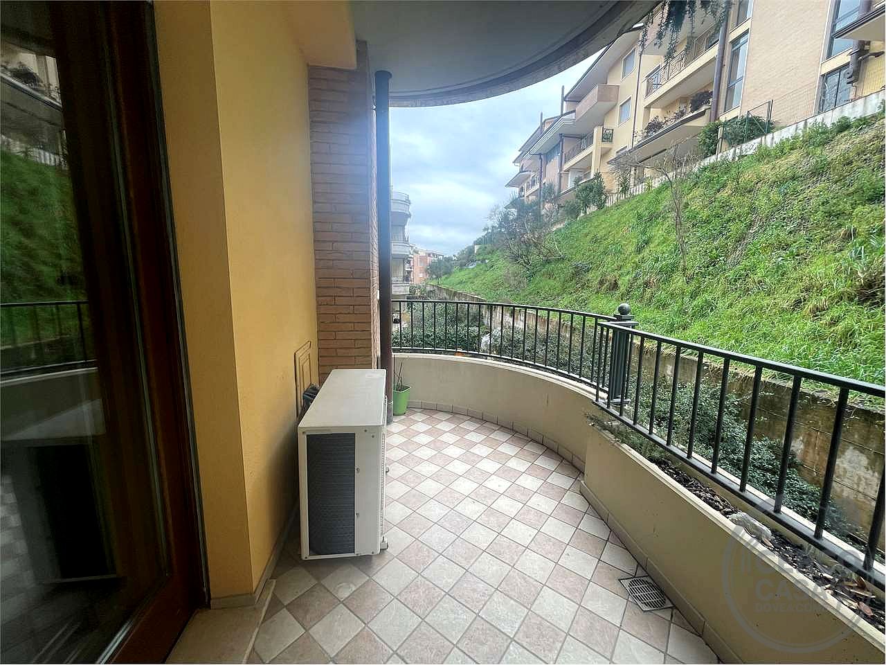 Bilocale arredato con balcone