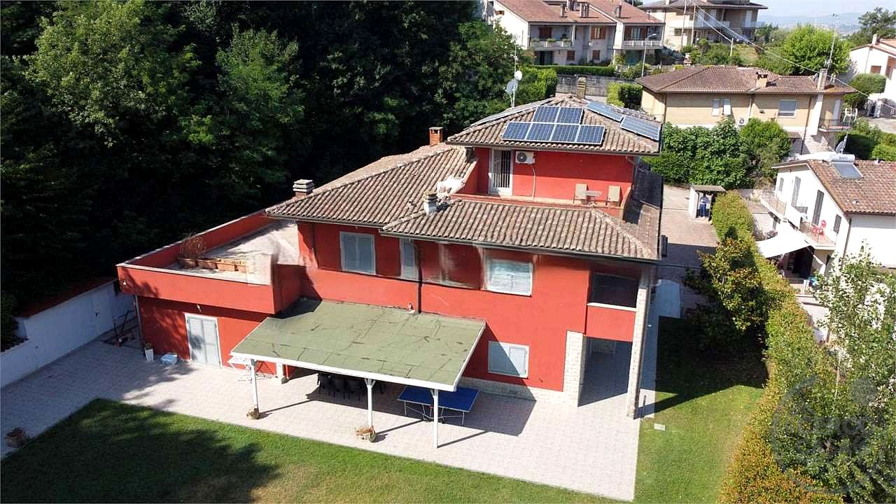 ESCLUSIVA VILLA PANORAMICA CON PISCINA, PARCO PRIVATO E AREA WELLNESS