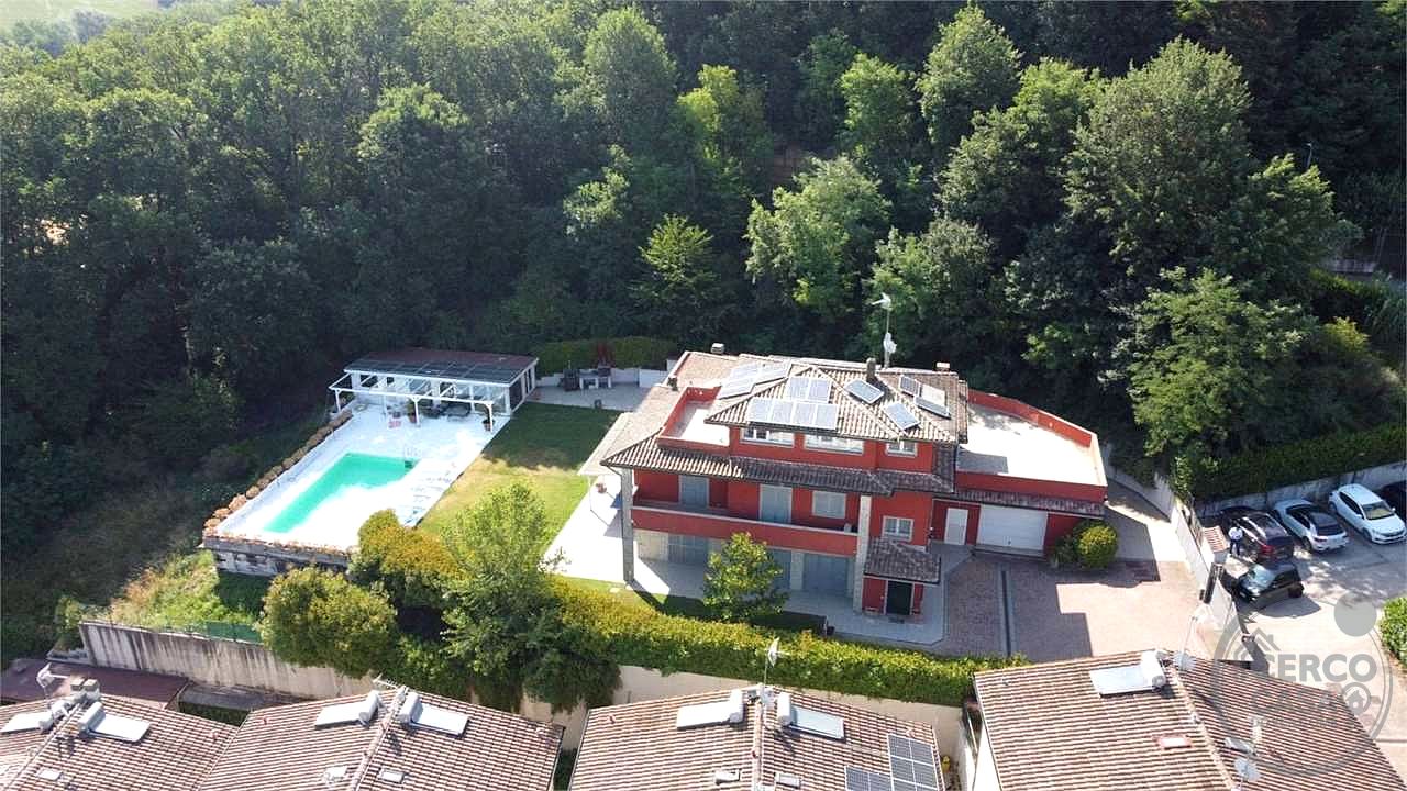 ESCLUSIVA VILLA PANORAMICA CON PISCINA, PARCO PRIVATO E AREA WELLNESS