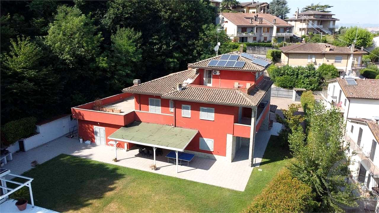 ESCLUSIVA VILLA PANORAMICA CON PISCINA, PARCO PRIVATO E AREA WELLNESS