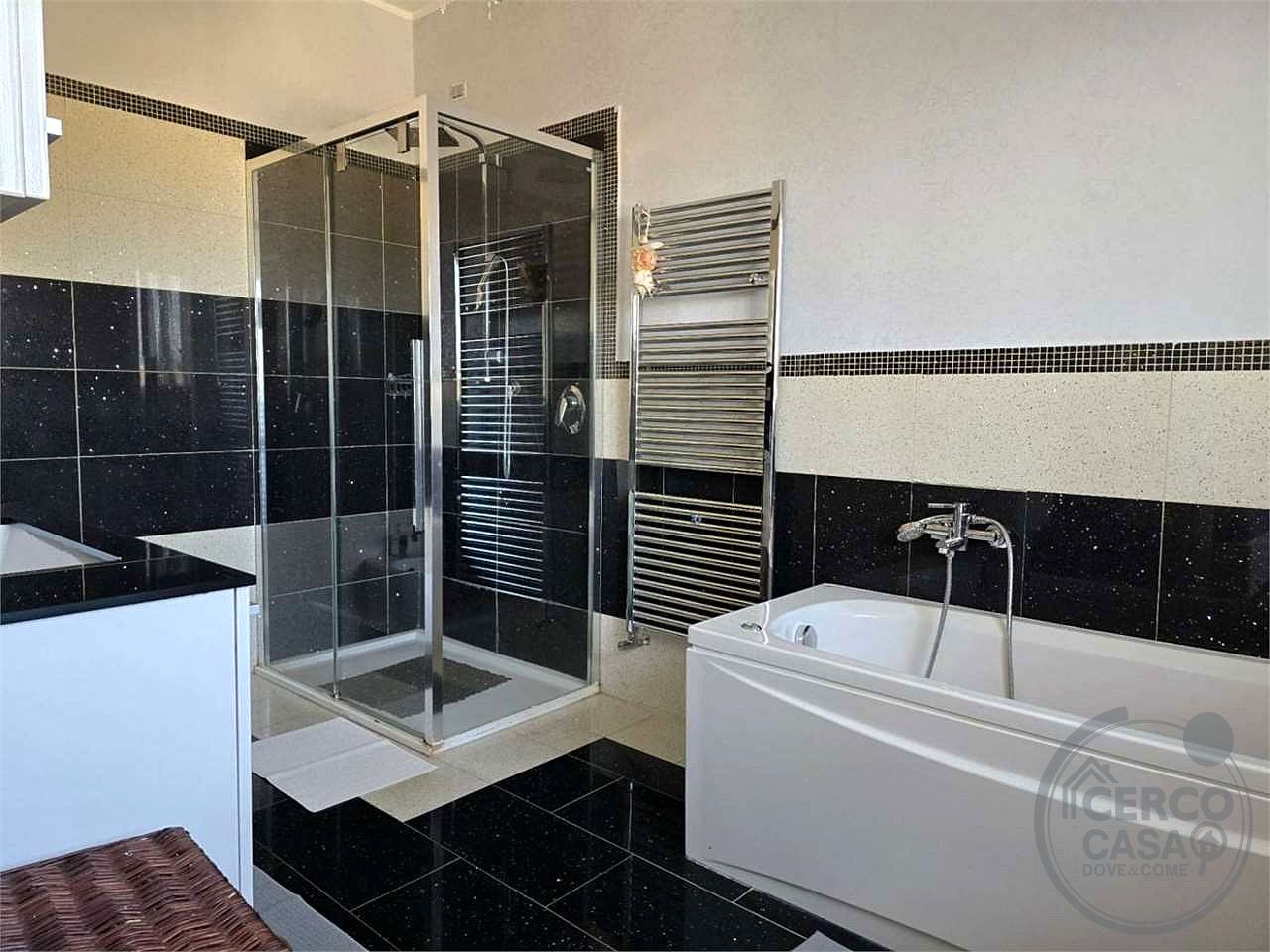 ESCLUSIVA VILLA PANORAMICA CON PISCINA, PARCO PRIVATO E AREA WELLNESS