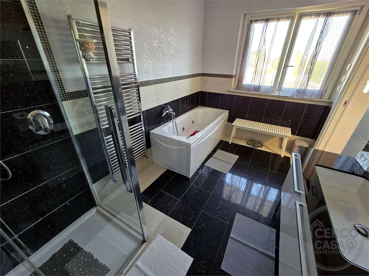 ESCLUSIVA VILLA PANORAMICA CON PISCINA, PARCO PRIVATO E AREA WELLNESS