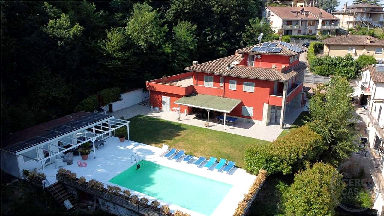 ESCLUSIVA VILLA PANORAMICA CON PISCINA, PARCO PRIVATO E AREA WELLNESS
