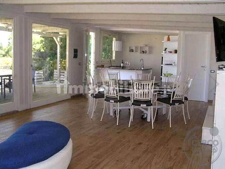 ESCLUSIVA VILLA PANORAMICA CON PISCINA, PARCO PRIVATO E AREA WELLNESS