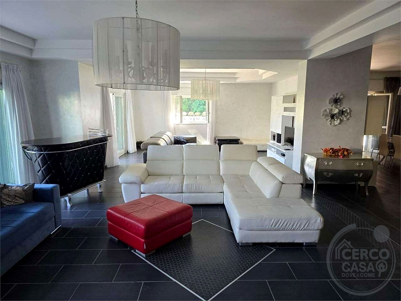ESCLUSIVA VILLA PANORAMICA CON PISCINA, PARCO PRIVATO E AREA WELLNESS