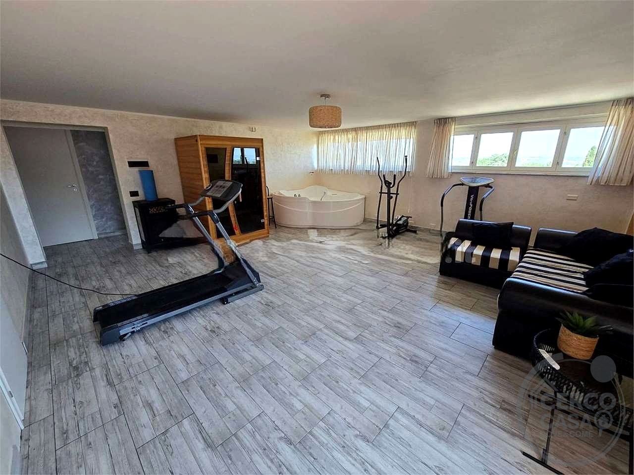 ESCLUSIVA VILLA PANORAMICA CON PISCINA, PARCO PRIVATO E AREA WELLNESS