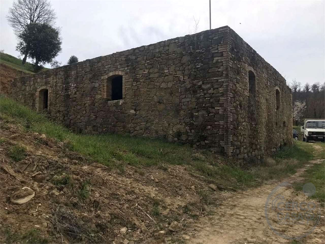 BETTONA - CASALE DA RISTRUTTURARE CON TERRENO