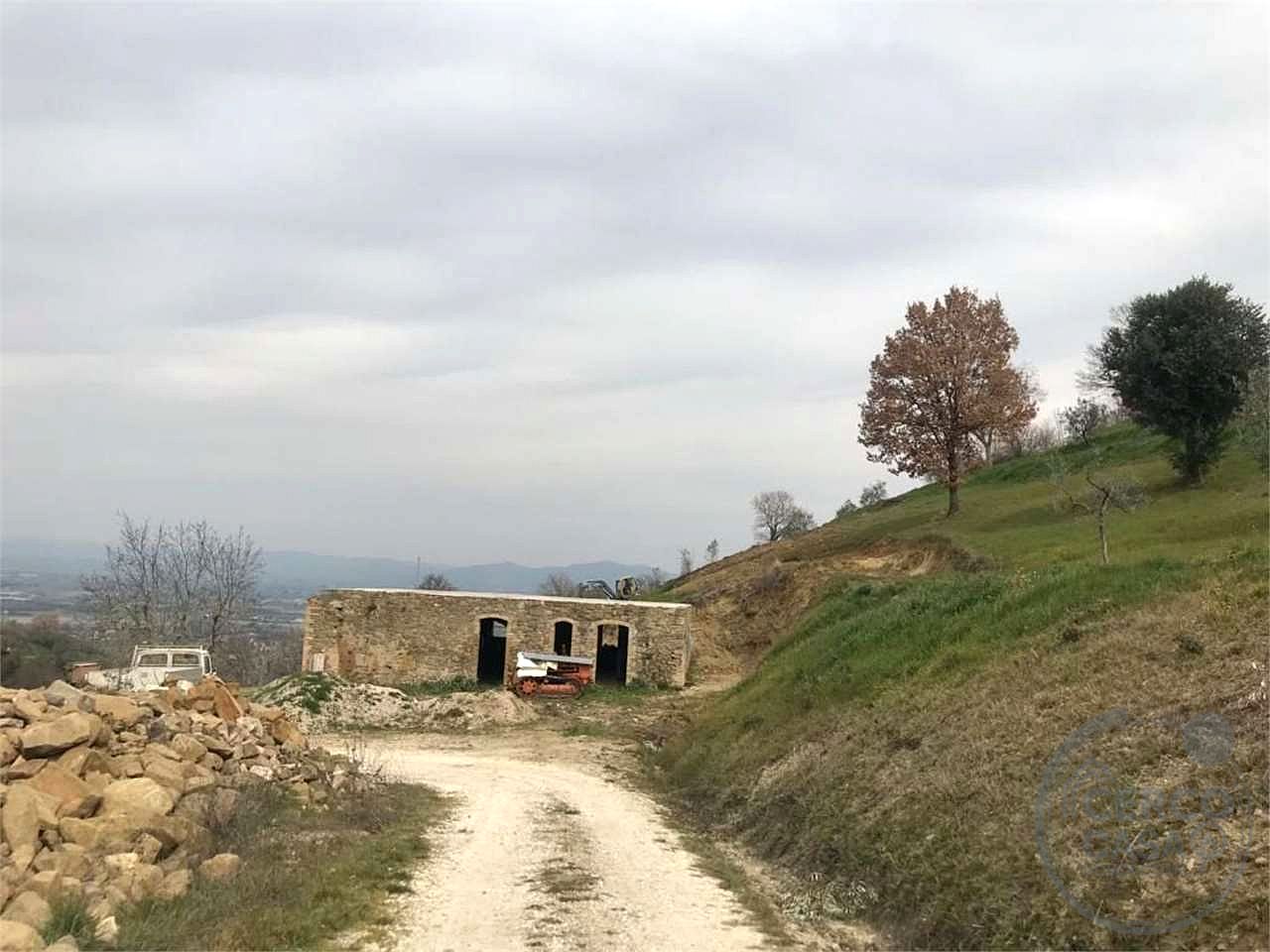 BETTONA - CASALE DA RISTRUTTURARE CON TERRENO