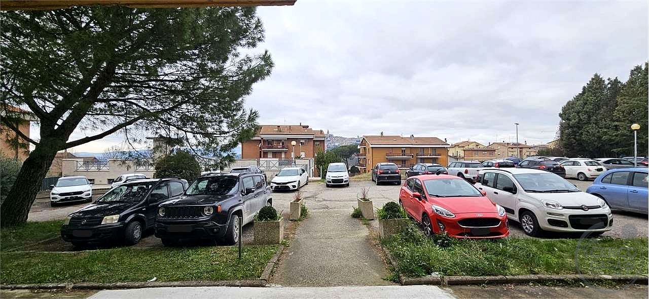 TODI - UFFICIO AL PIANO TERRA