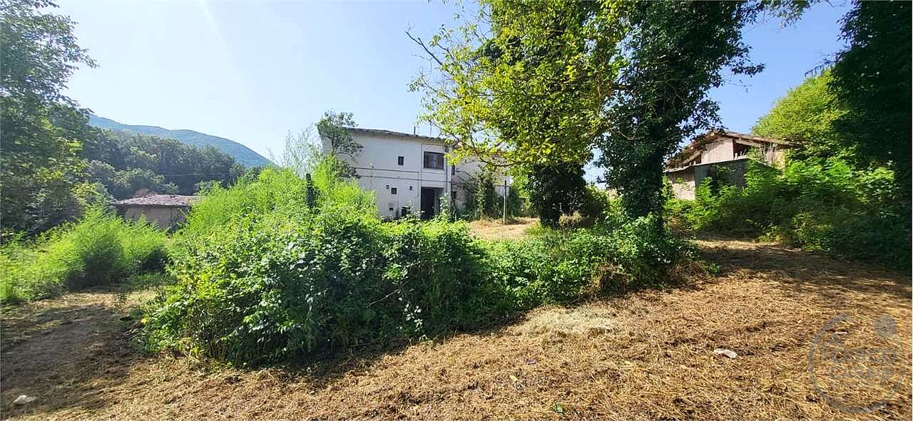 ACQUASPARTA - CASALE CON TERRENO