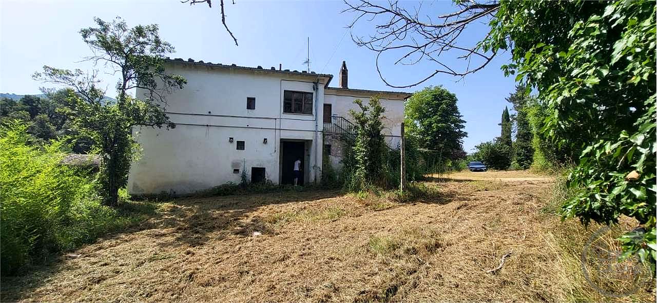 ACQUASPARTA - CASALE CON TERRENO
