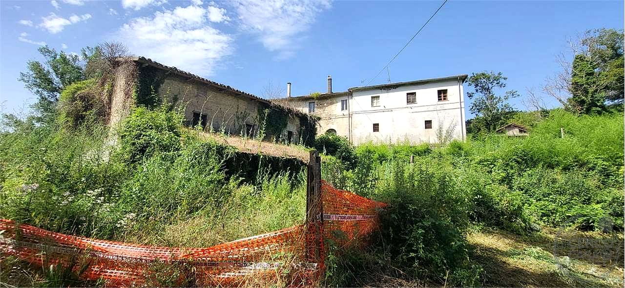 ACQUASPARTA - CASALE CON TERRENO
