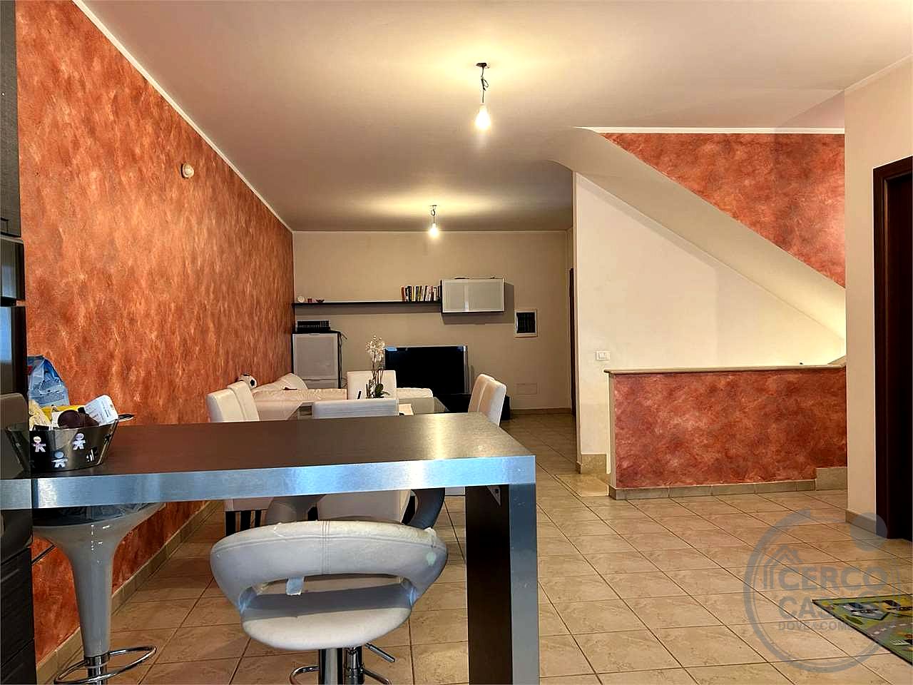 GUIDONIA - VILLA A SCHIERA CAPOTESTA CON GIARDINO