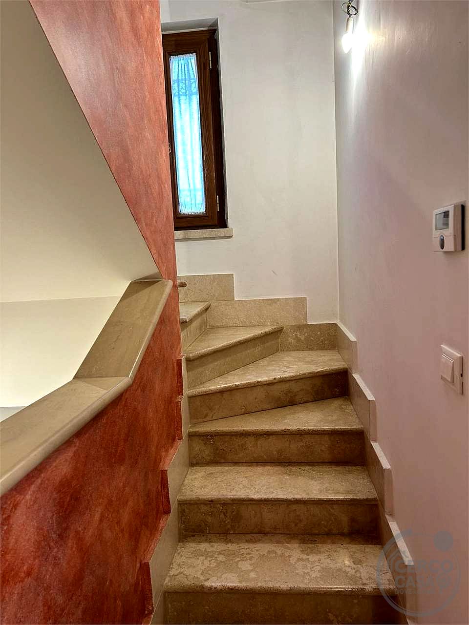 GUIDONIA - VILLA A SCHIERA CAPOTESTA CON GIARDINO