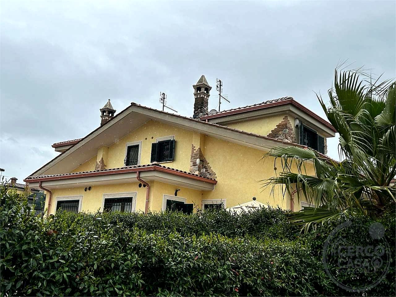 GUIDONIA - VILLA A SCHIERA CAPOTESTA CON GIARDINO