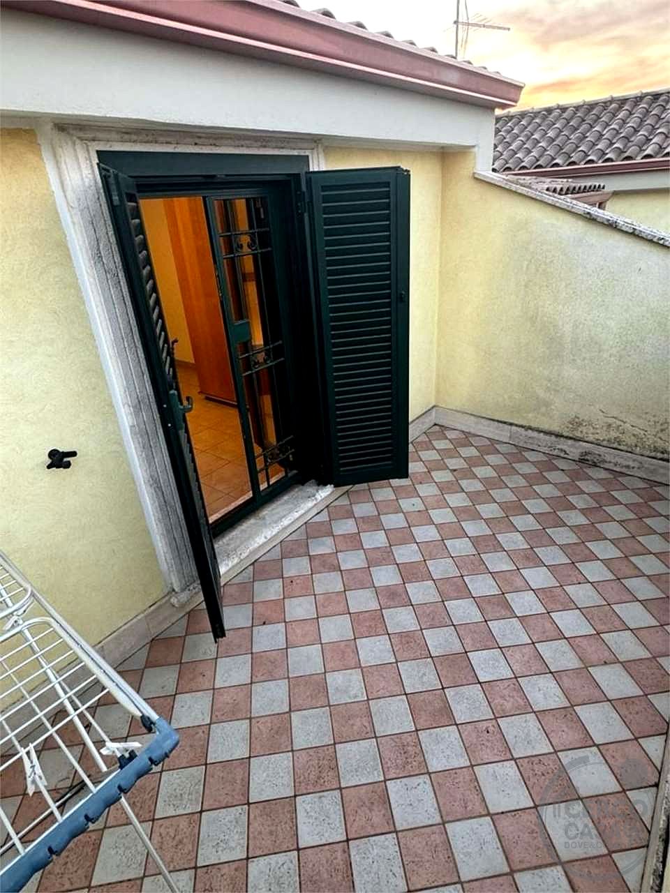 GUIDONIA - VILLA A SCHIERA CAPOTESTA CON GIARDINO
