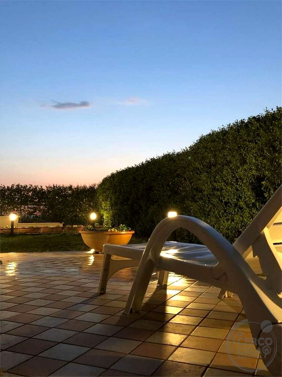 GUIDONIA - VILLA A SCHIERA CAPOTESTA CON GIARDINO