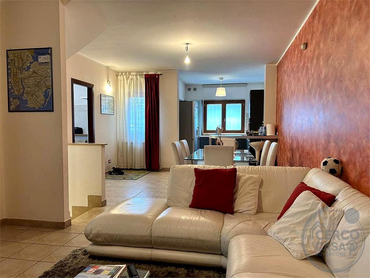 GUIDONIA - VILLA A SCHIERA CAPOTESTA CON GIARDINO