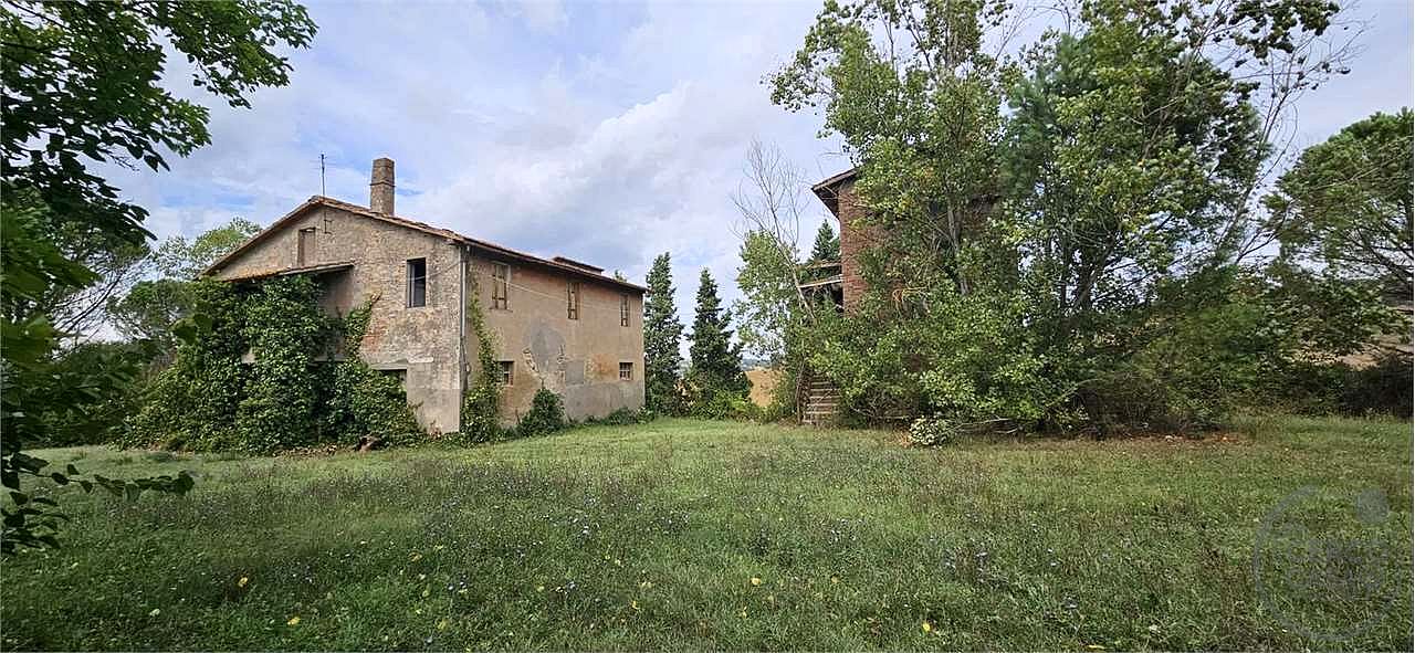 TODI - CASALE CON TERRENO
