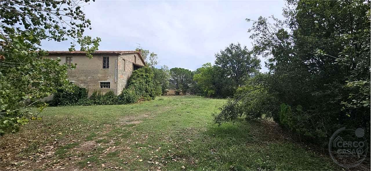 TODI - CASALE CON TERRENO