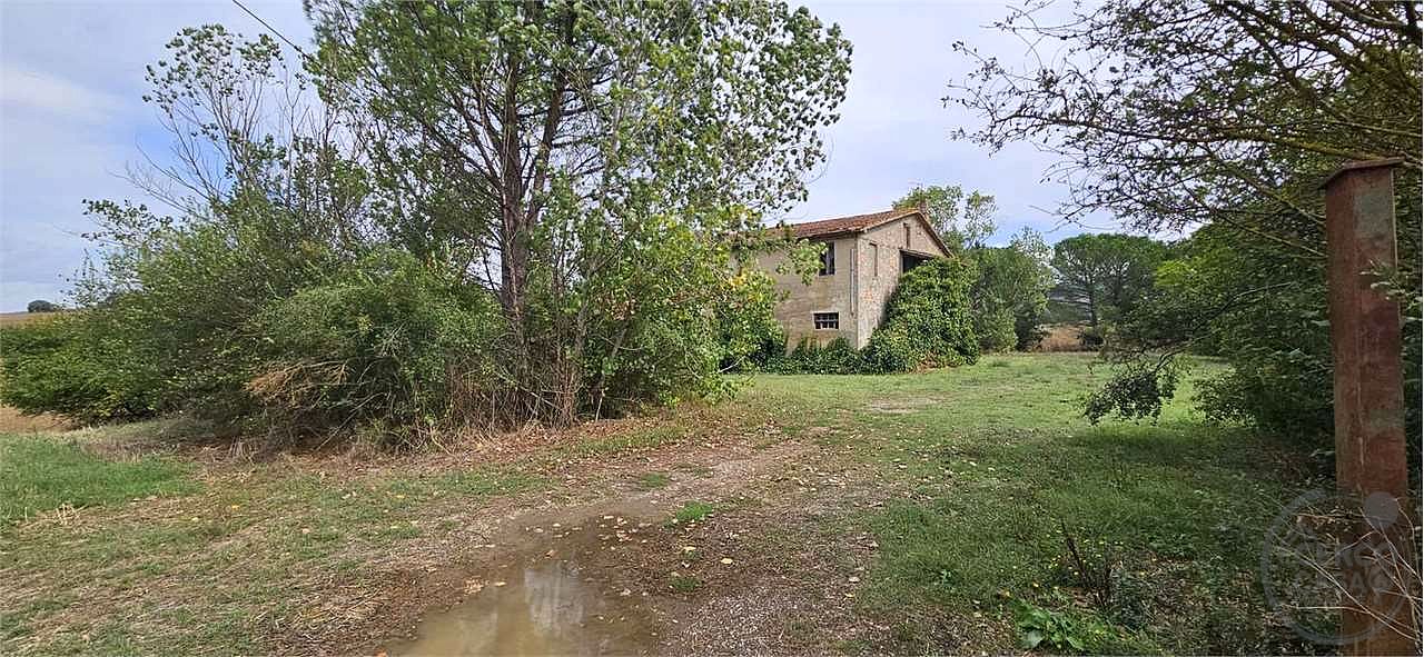 TODI - CASALE CON TERRENO