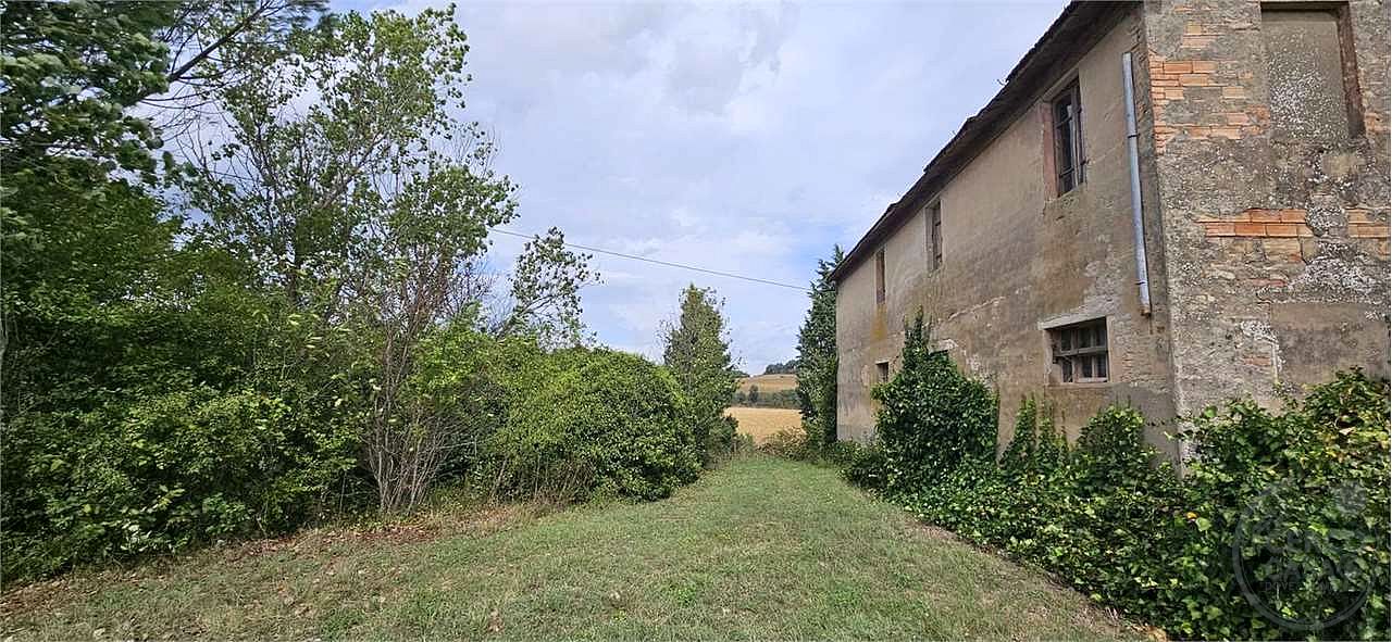TODI - CASALE CON TERRENO