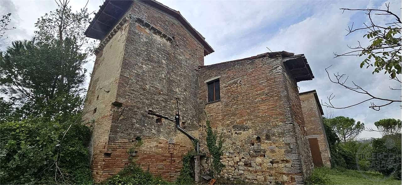 TODI - CASALE CON TERRENO