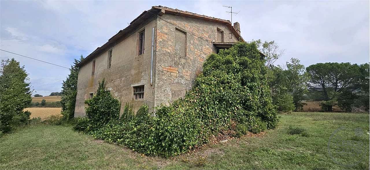 TODI - CASALE CON TERRENO