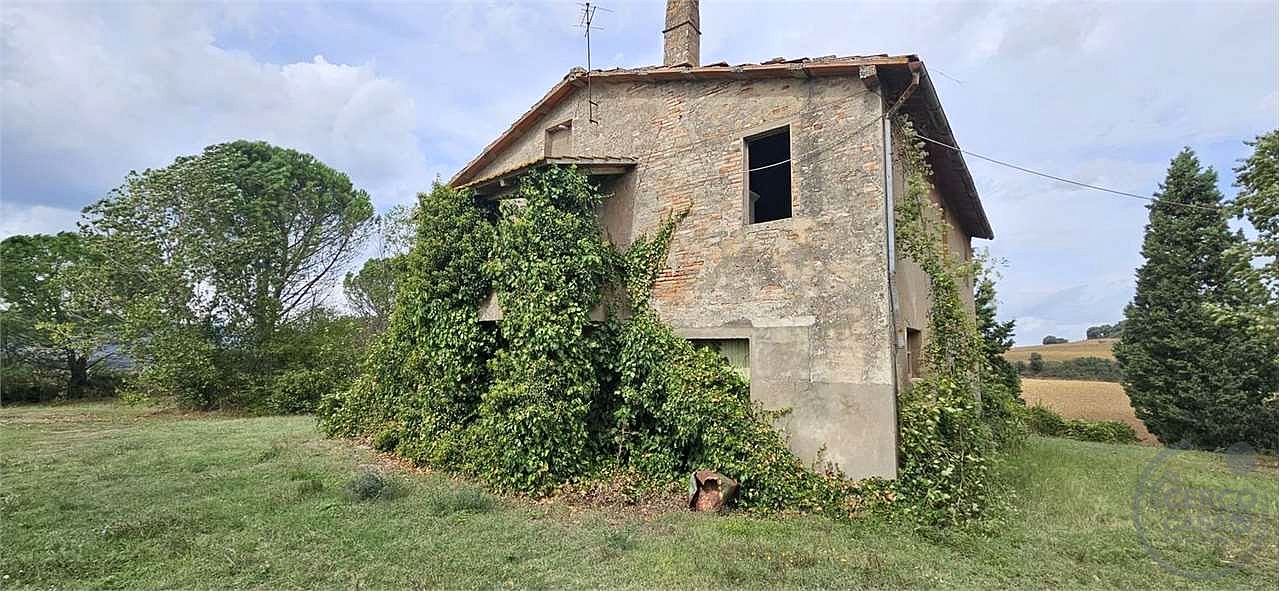 TODI - CASALE CON TERRENO