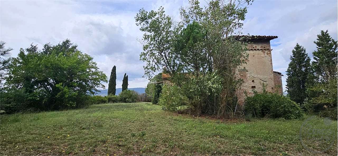 TODI - CASALE CON TERRENO