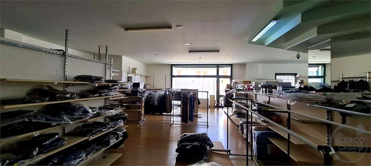 COLLAZZONE - COLLEPEPE - LOCALE COMMERCIALE