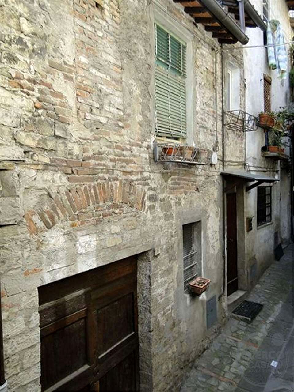 TODI - CENTRO STORICO: AFFASCINANTE CIELO-TERRA CON DOPPIO INGRESSO