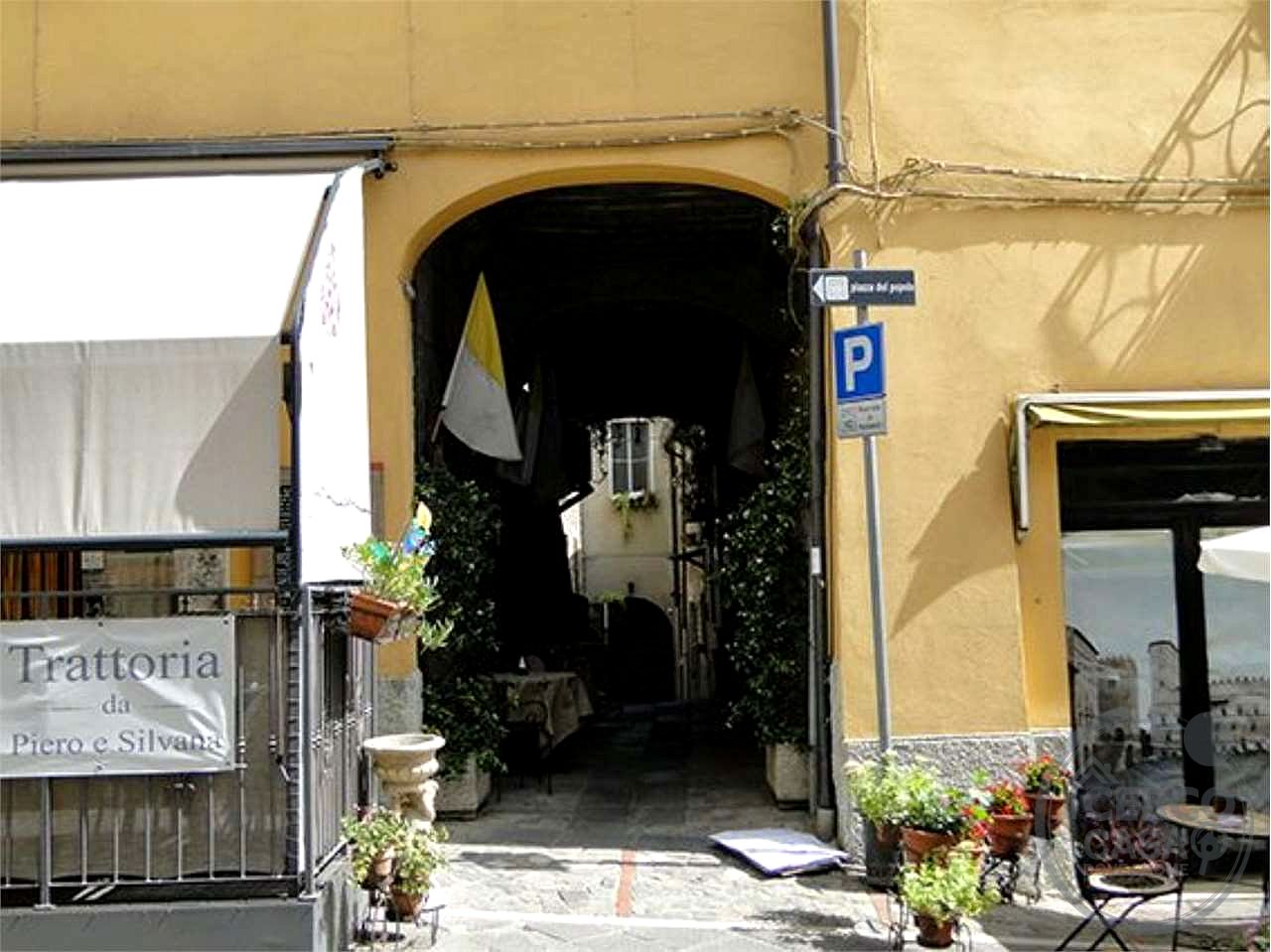 TODI - CENTRO STORICO: AFFASCINANTE CIELO-TERRA CON DOPPIO INGRESSO