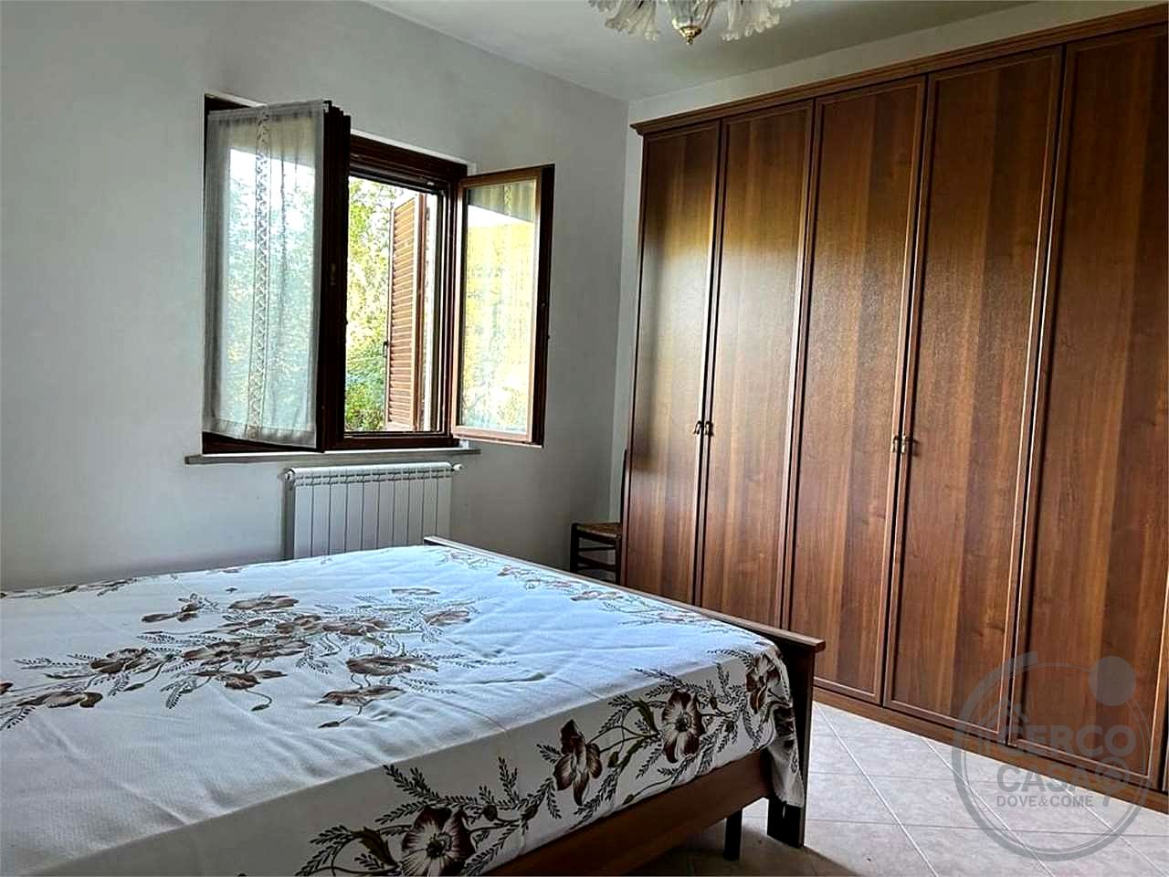 FOLIGNO - CASALE - CASA INDIPENDENTE