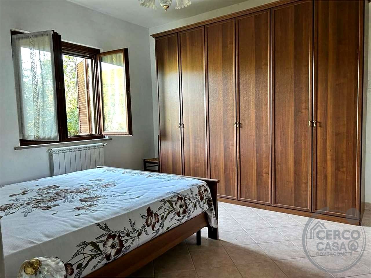 FOLIGNO - CASALE - CASA INDIPENDENTE