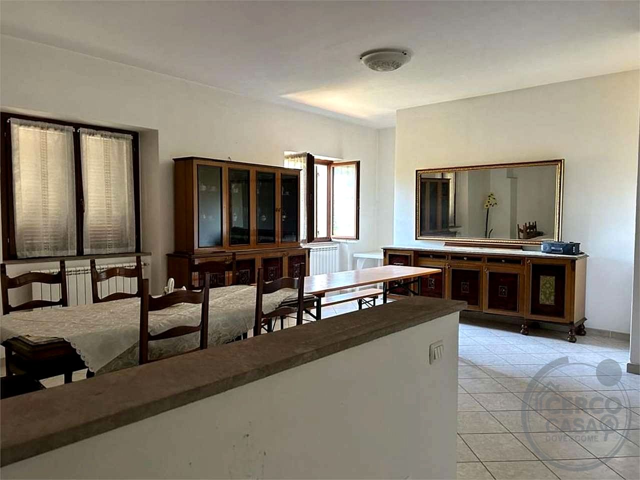 FOLIGNO - CASALE - CASA INDIPENDENTE