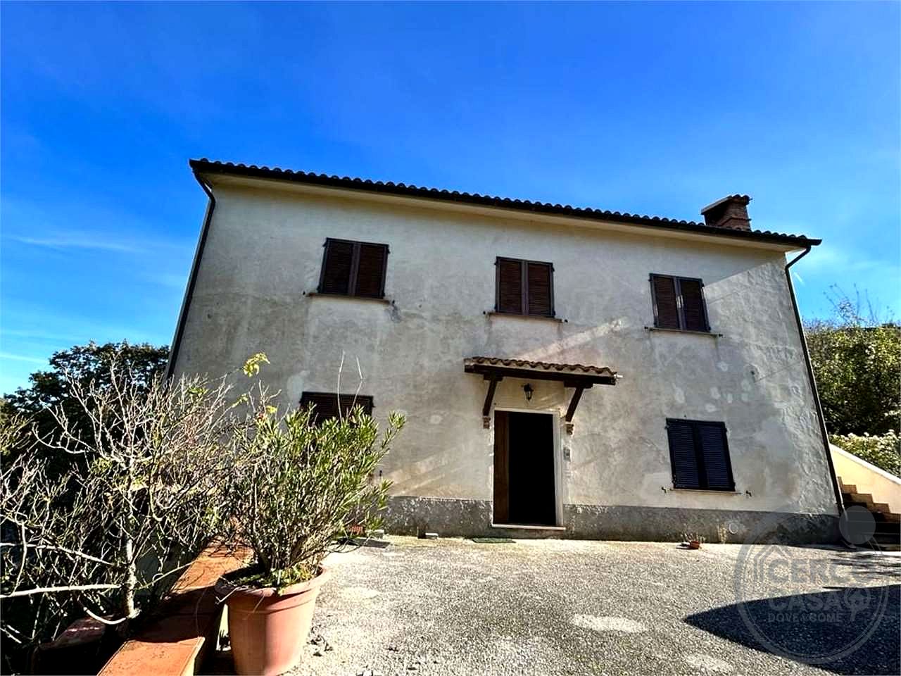 FOLIGNO - CASALE - CASA INDIPENDENTE