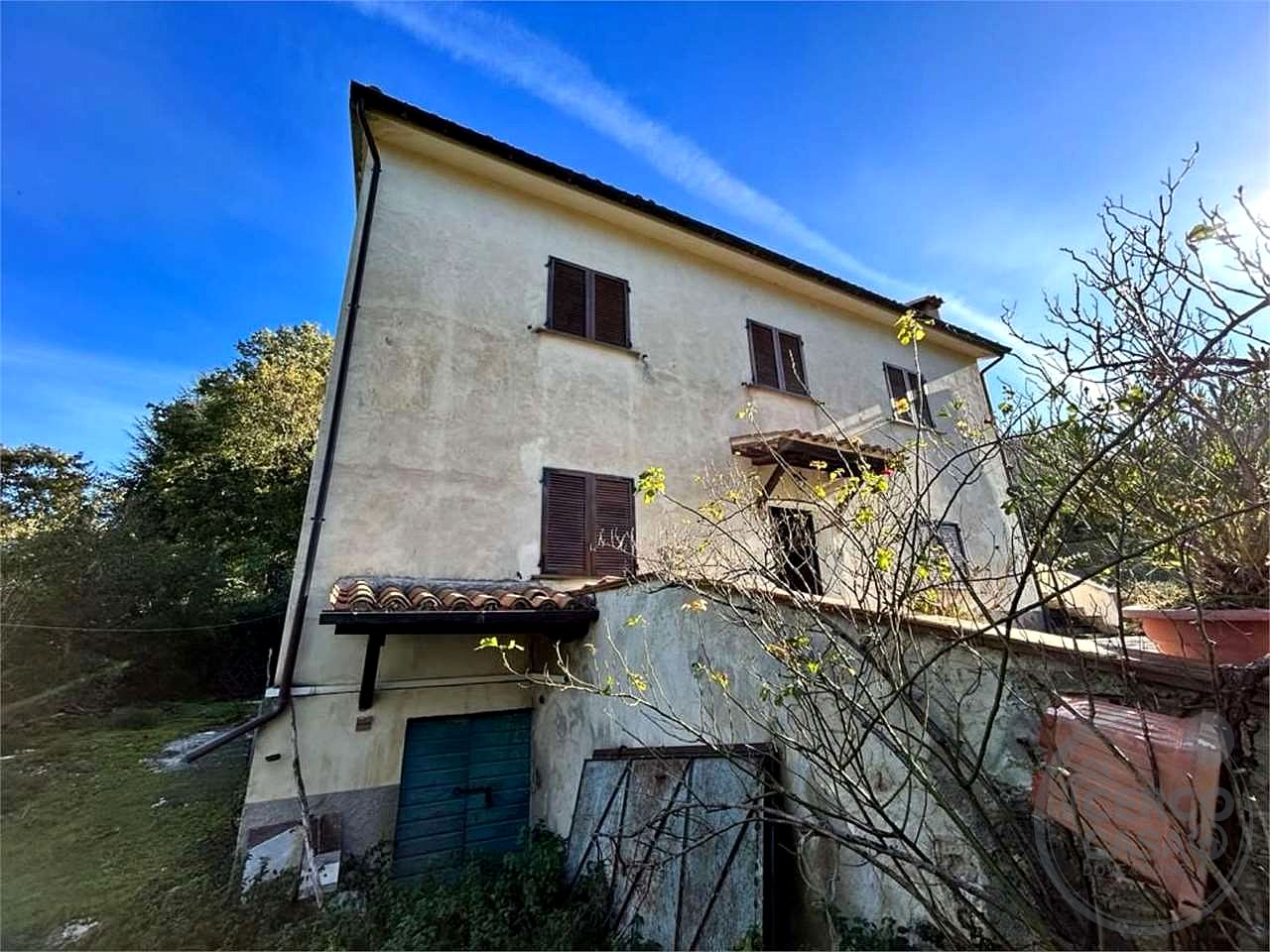 FOLIGNO - CASALE - CASA INDIPENDENTE