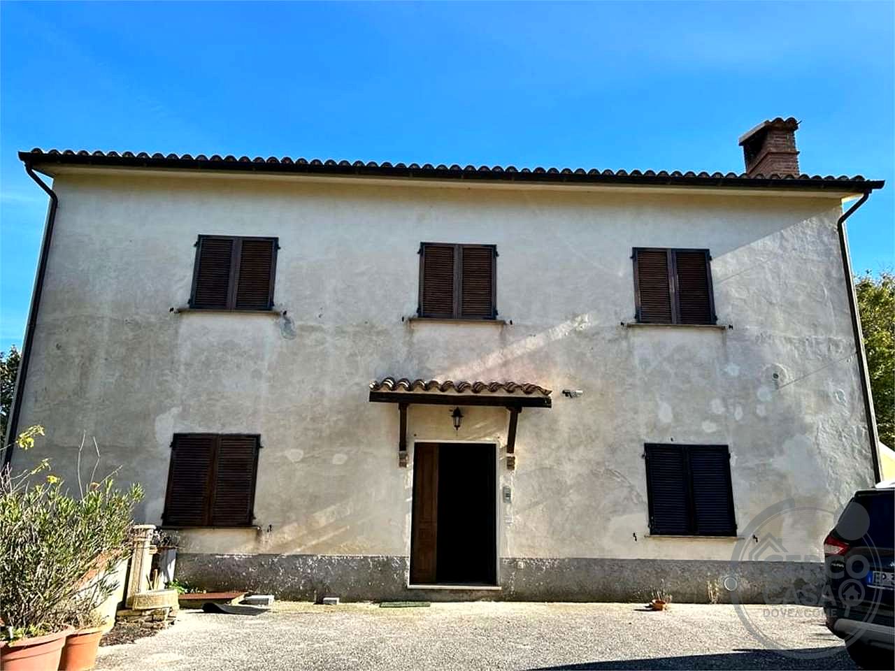 FOLIGNO - CASALE - CASA INDIPENDENTE