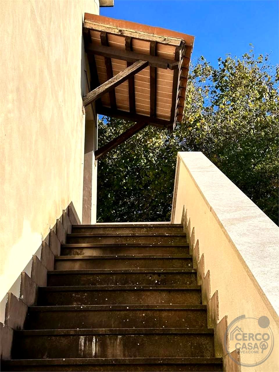 FOLIGNO - CASALE - CASA INDIPENDENTE