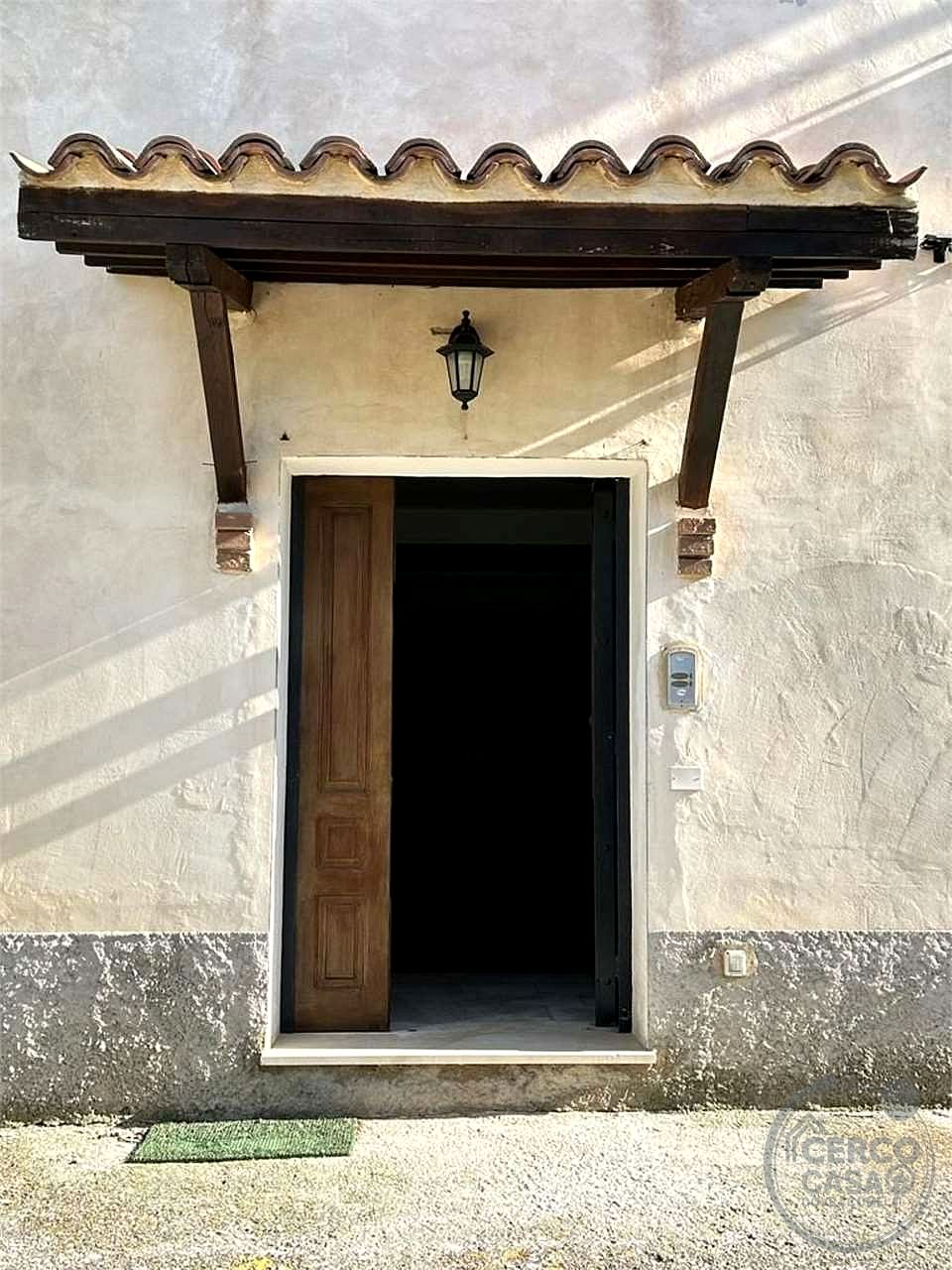 FOLIGNO - CASALE - CASA INDIPENDENTE