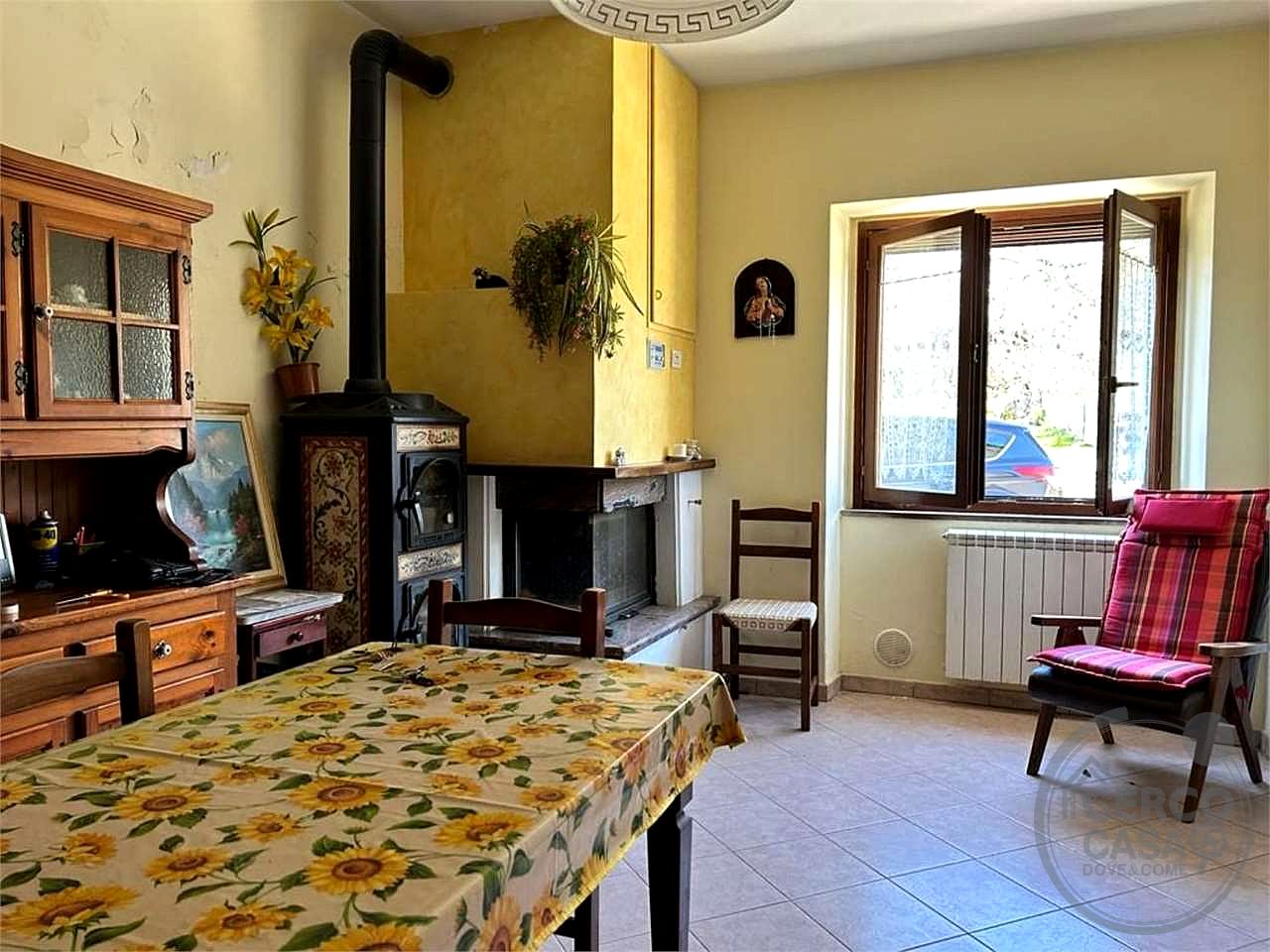 FOLIGNO - CASALE - CASA INDIPENDENTE