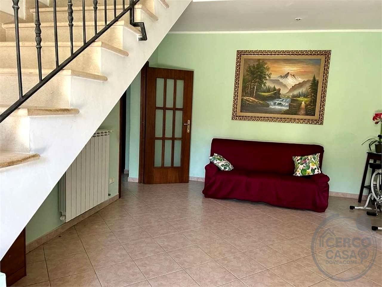 FOLIGNO - CASALE - CASA INDIPENDENTE