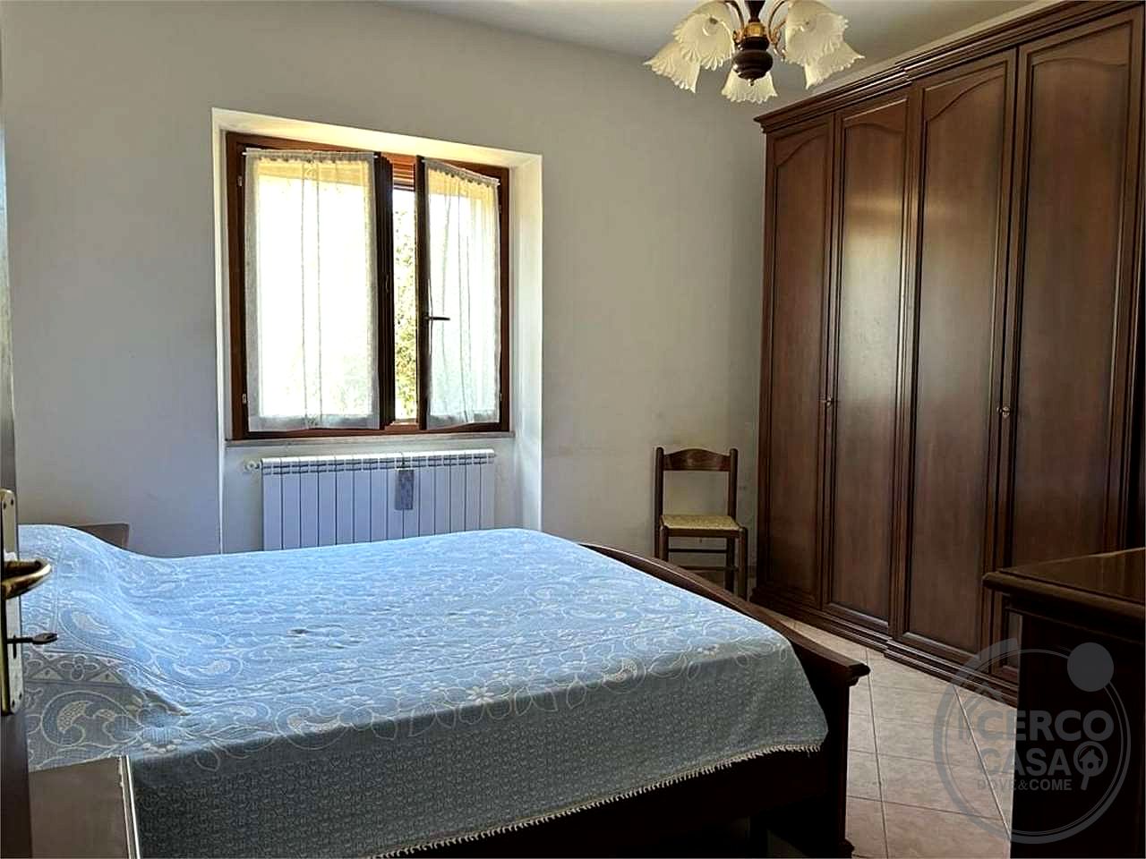 FOLIGNO - CASALE - CASA INDIPENDENTE