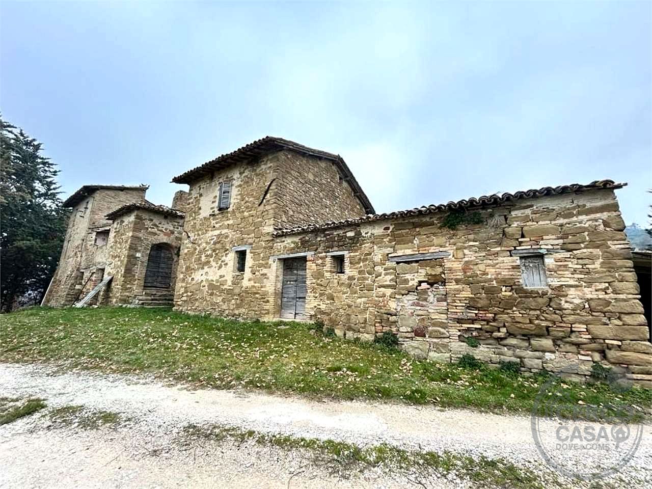 ASSISI - CASALE CON TERRENO