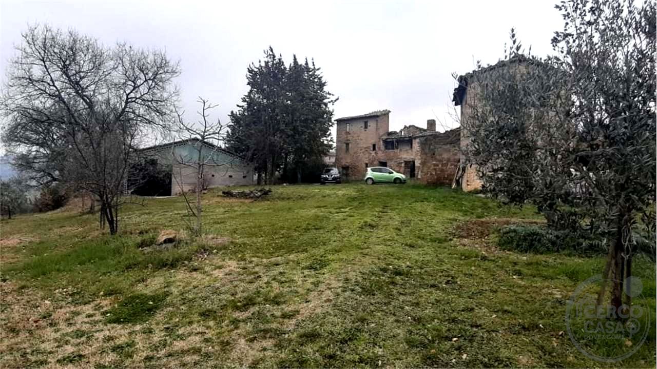 ASSISI - CASALE CON TERRENO